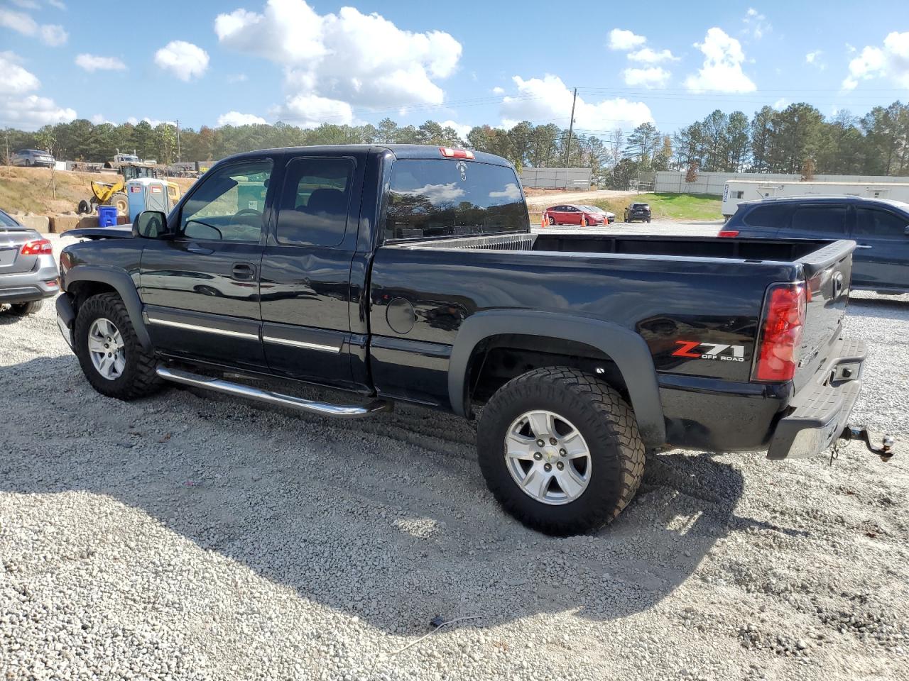 Image 2 of 2005 CHEVROLET SILVERADO K1500 2005 with VIN 1GCEK19Z45Z221398