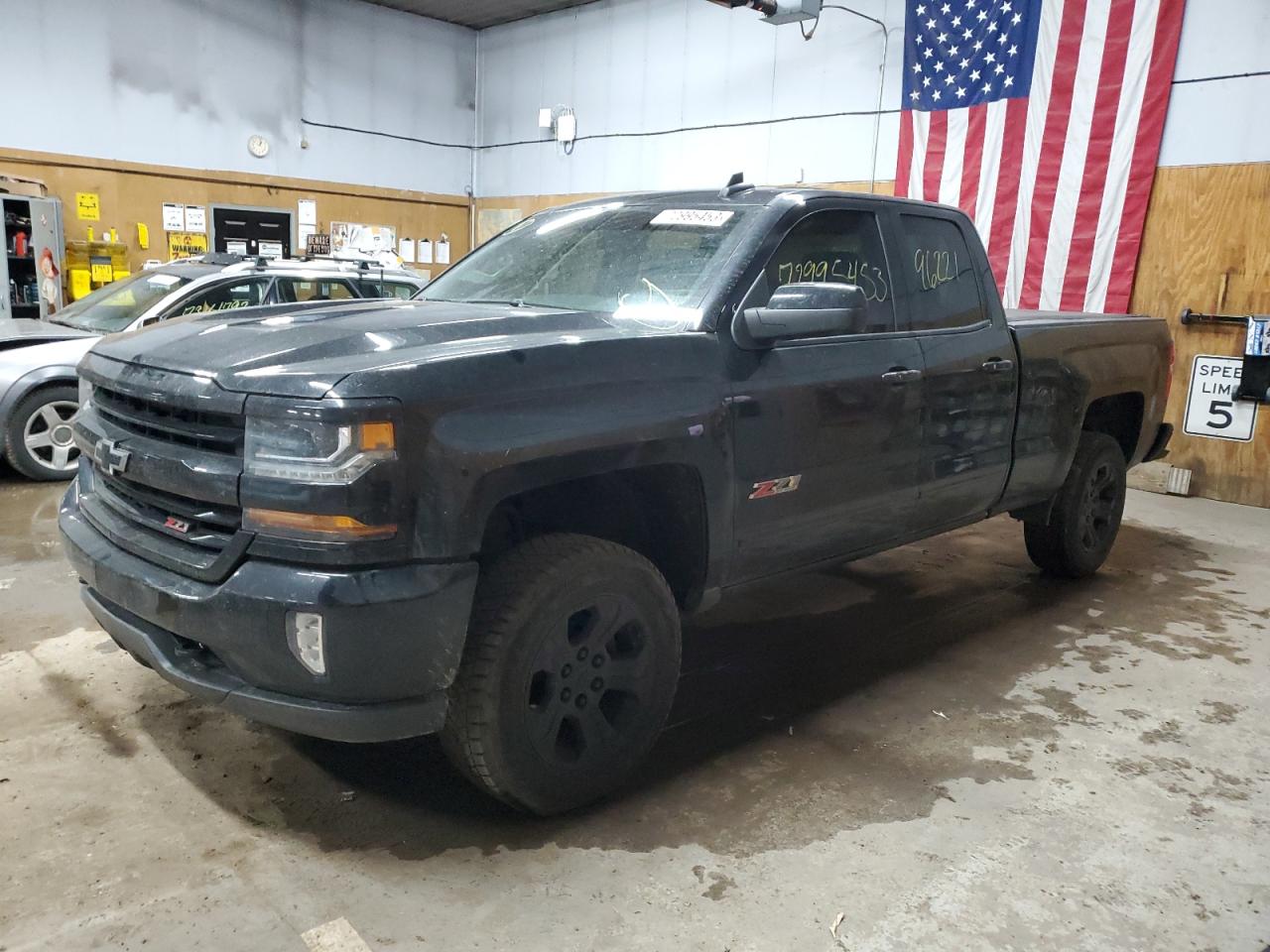 Изображение 1 2018 CHEVROLET SILVERADO K1500 LT 2018 с VIN 1GCVKREC8JZ104918