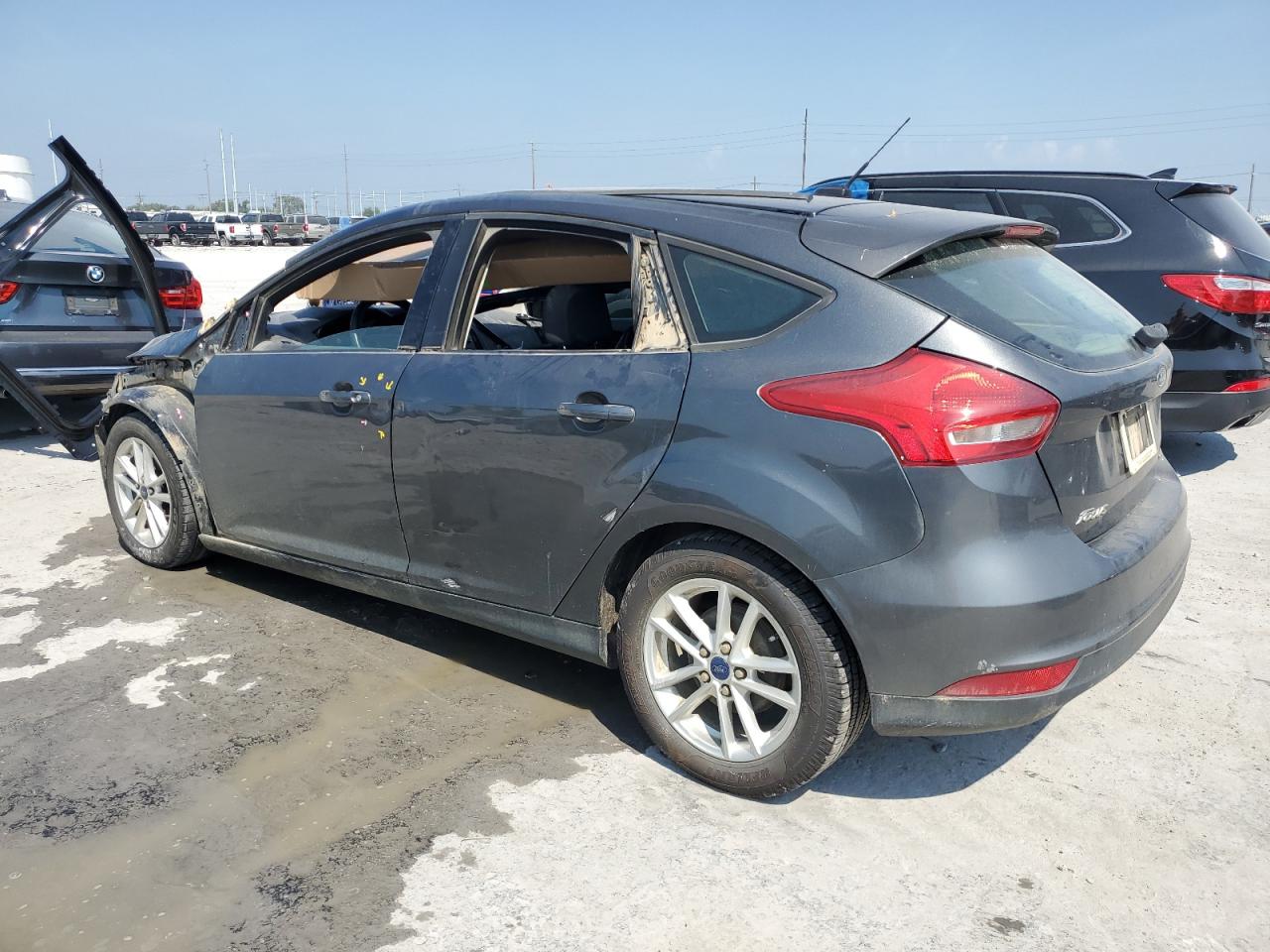 Изображение 2 2017 FORD FOCUS SE 2017 с VIN 1FADP3K2XHL219612