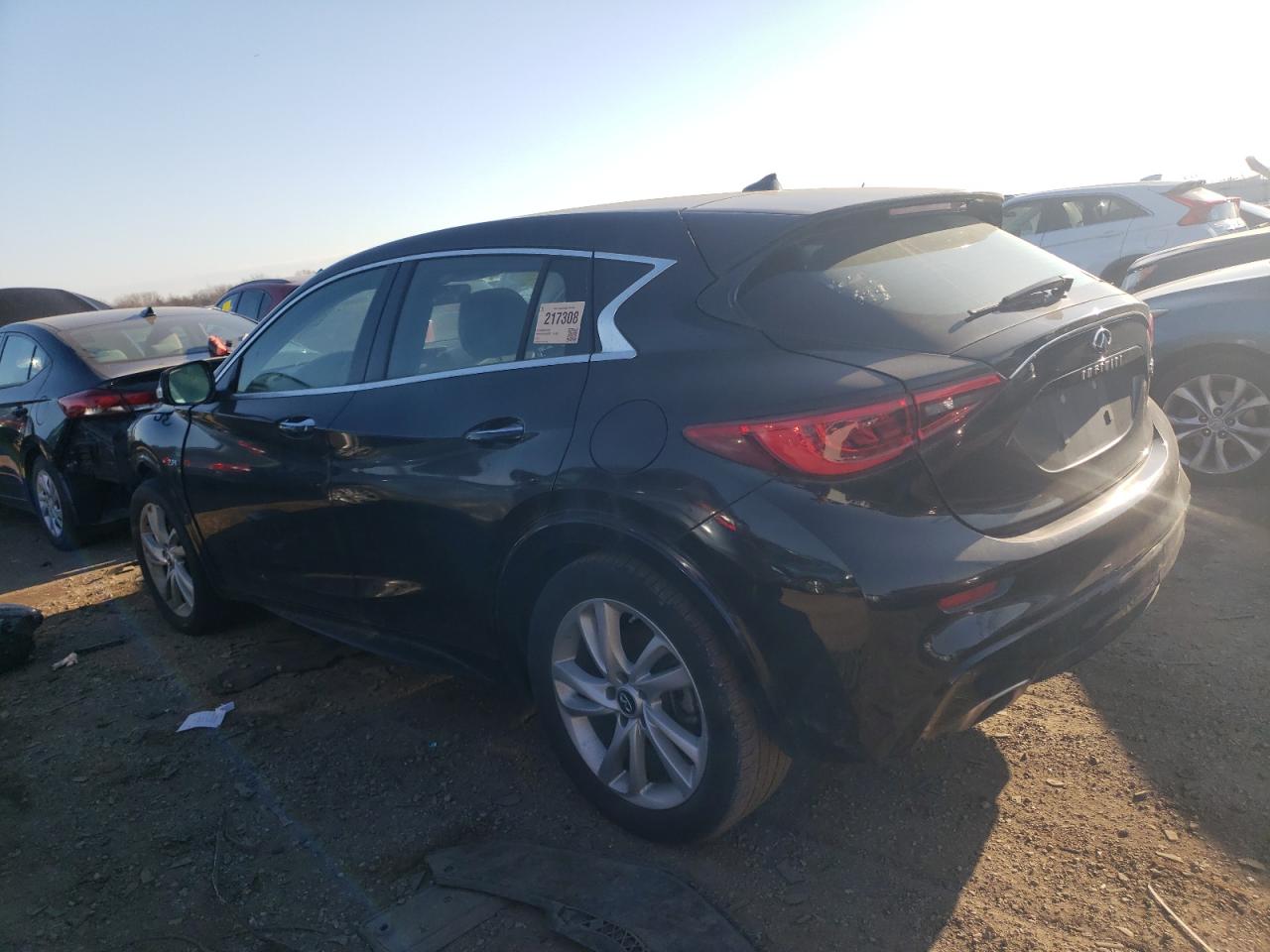 Obraz 2 z 2018 INFINITI QX30 BASE 2018 z VIN SJKCH5CP3JA042912