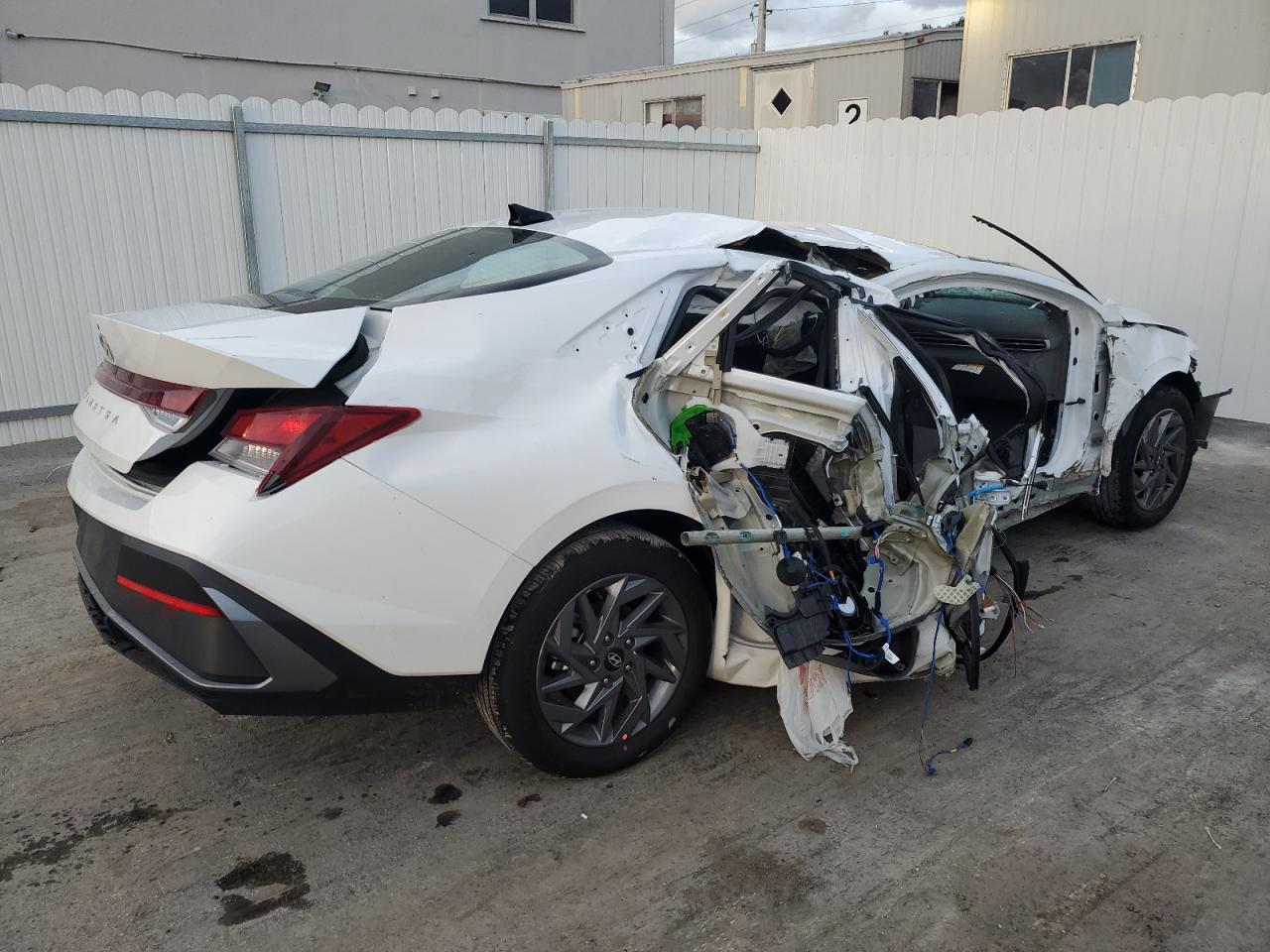 Obraz 3 z 2024 HYUNDAI ELANTRA SEL 2024 z VIN KMHLM4DG3RU664780