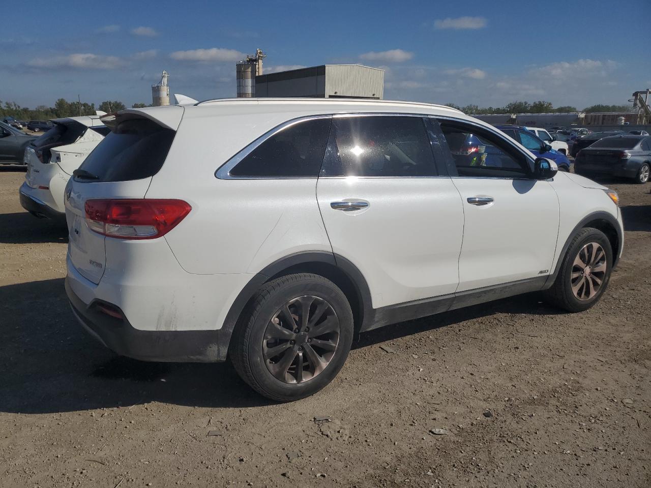 Изображение 3 2016 KIA SORENTO EX 2016 с VIN 5XYPHDA19GG015610