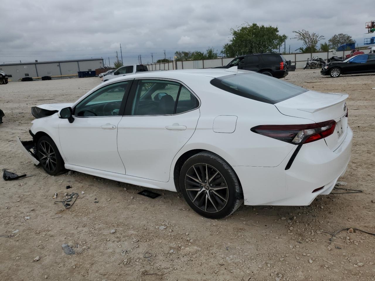 Image 2 of 2021 TOYOTA CAMRY SE 2021 with VIN 4T1G11AK0MU587649
