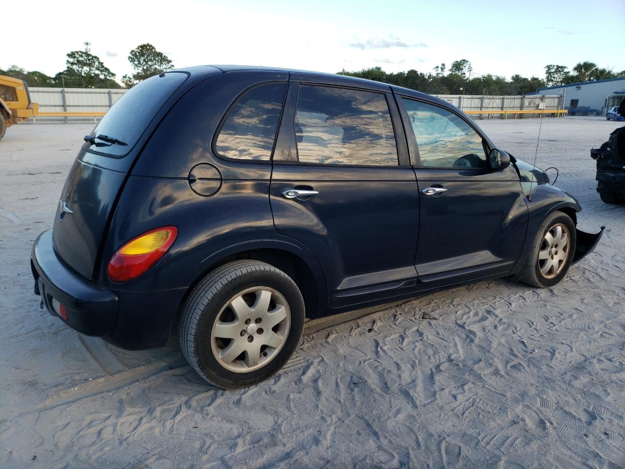 Image 3 of 2004 CHRYSLER PT CRUISER TOURING 2004 with VIN 3C4FY58B54T330490