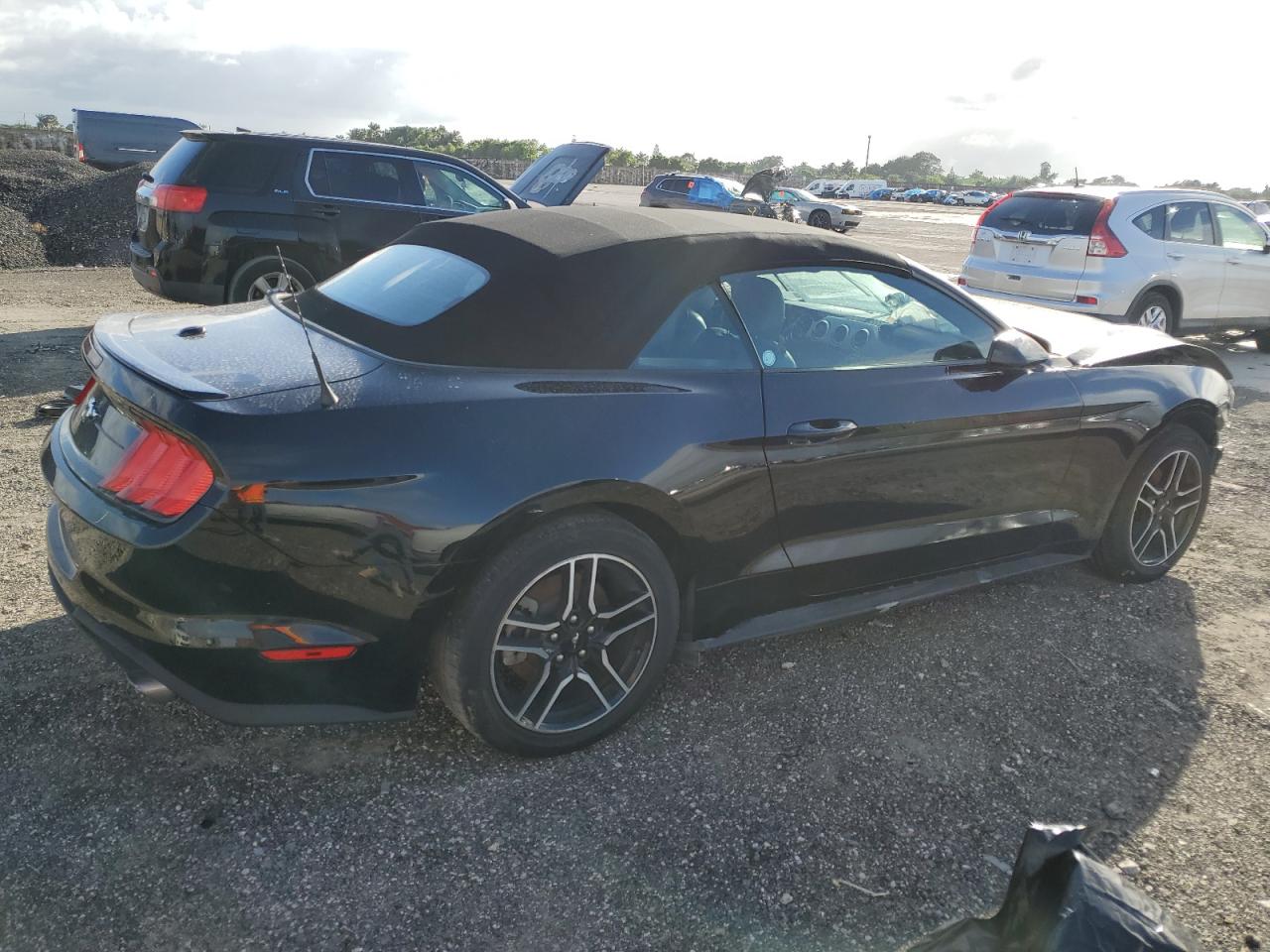 Obraz 3 z 2022 FORD MUSTANG  2022 z VIN 1FATP8UH4N5101937