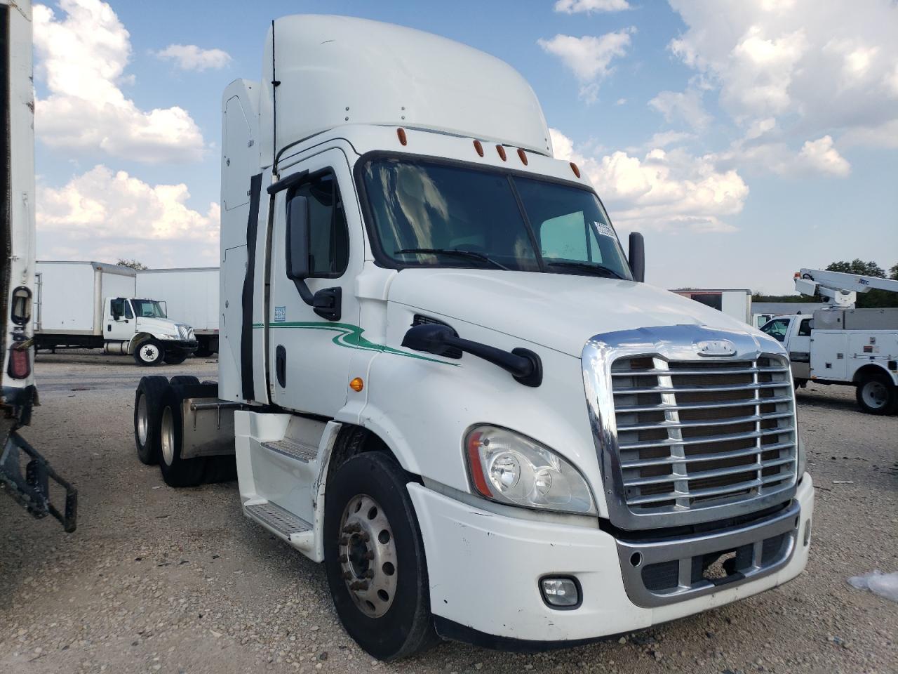 Изображение 1 2014 FREIGHTLINER CASCADIA 113  2014 с VIN 1FUJGBD98ELFV5767