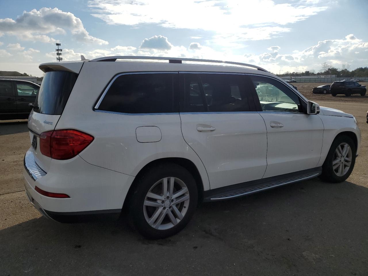 Image 3 of 2014 MERCEDES-BENZ GL 450 4MATIC 2014 with VIN 4JGDF7CE0EA372015