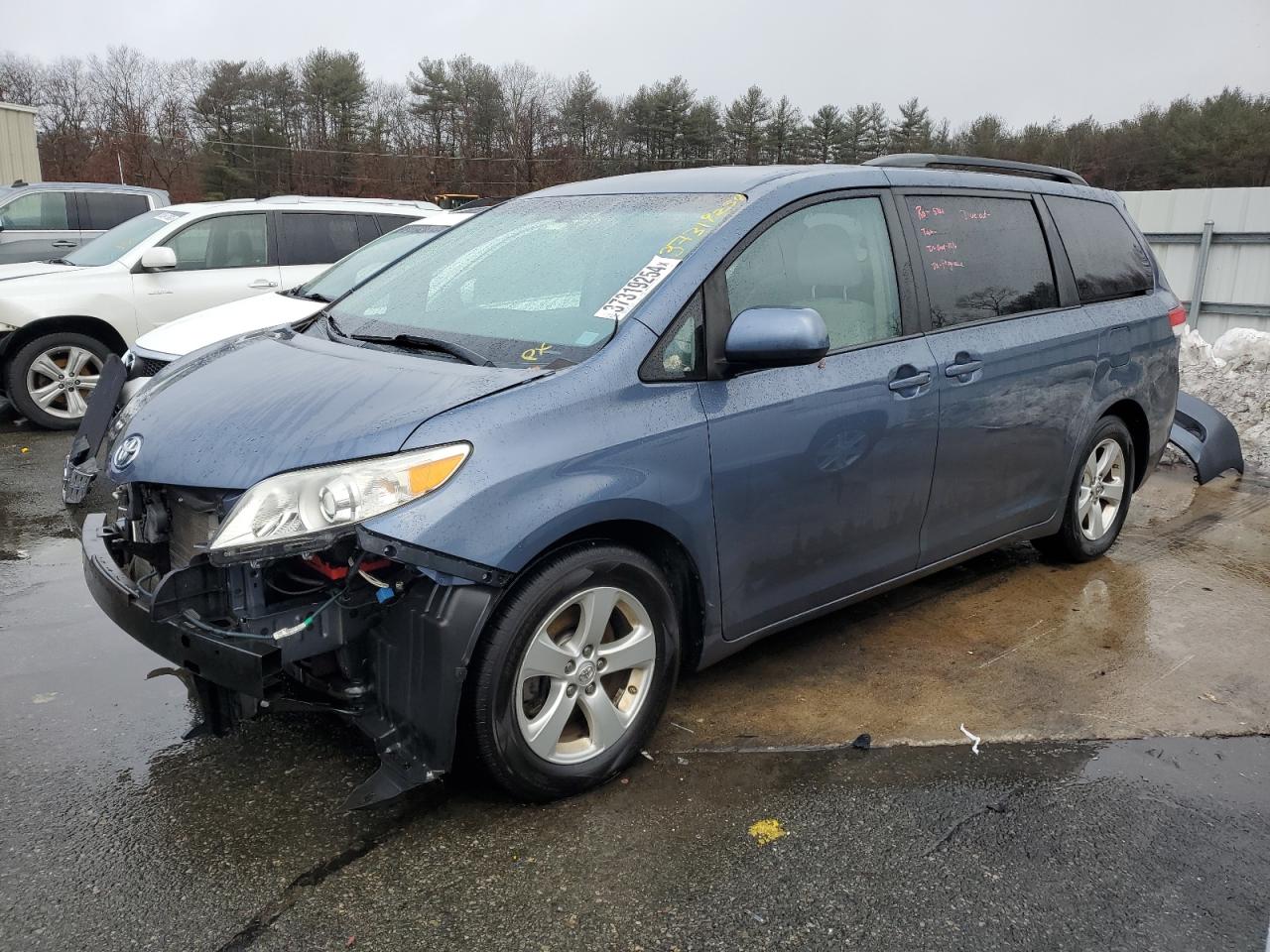 Image 1 of 2013 TOYOTA SIENNA LE 2013 with VIN 5TDKK3DC9DS343188