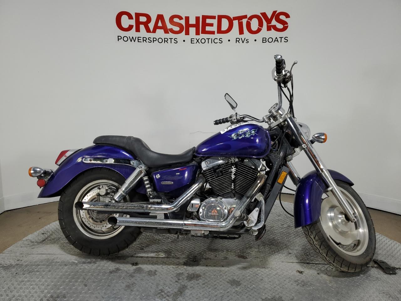 Изображение 1 2004 HONDA VT1100 C2 2004 с VIN 1HFSC430X4A406179
