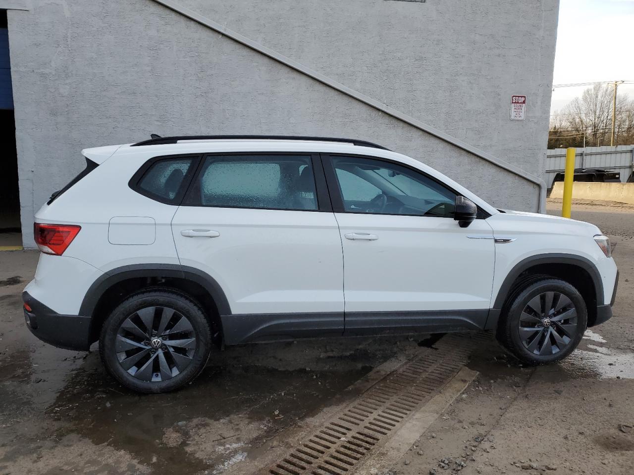 Image 3 of 2022 VOLKSWAGEN TAOS S 2022 with VIN 3VVDX7B22NM006702