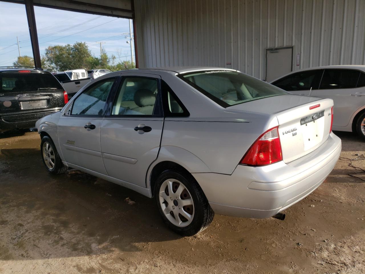 Obraz 2 z 2005 FORD FOCUS ZX4 2005 z VIN 1FAFP34NX5W252913
