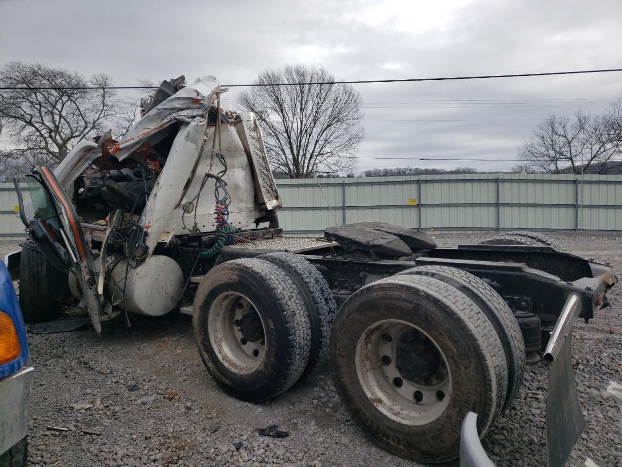 Image 3 of 2006 FREIGHTLINER CONVENTIONAL ST120 2006 with VIN 1FUJBBCG96LU70367
