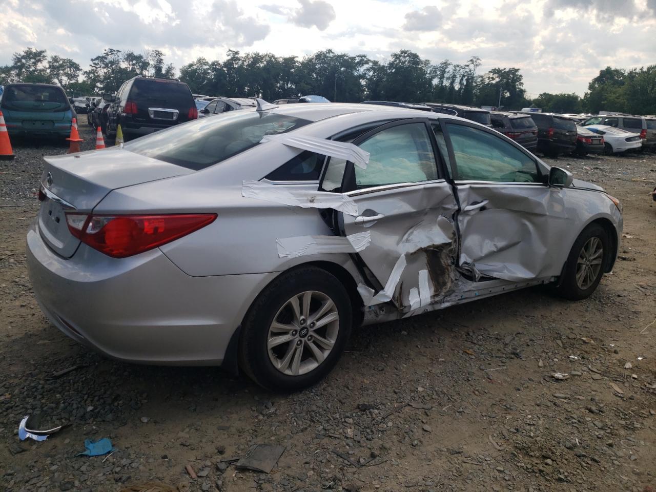 Image 3 of 2011 HYUNDAI SONATA GLS 2011 with VIN 5NPEB4AC2BH127497