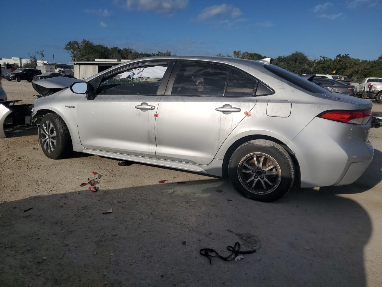Obraz 2 z 2021 TOYOTA COROLLA LE 2021 z VIN JTDEAMDE2MJ002767