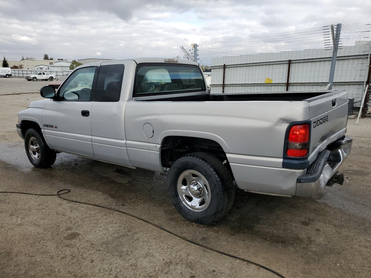 Image 2 of 2001 DODGE RAM 1500  2001 with VIN 3B7HC12Y21G196166