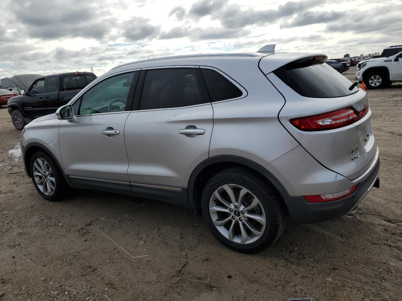 Image 2 of 2017 LINCOLN MKC SELECT 2017 with VIN 5LMCJ2C93HUL34925