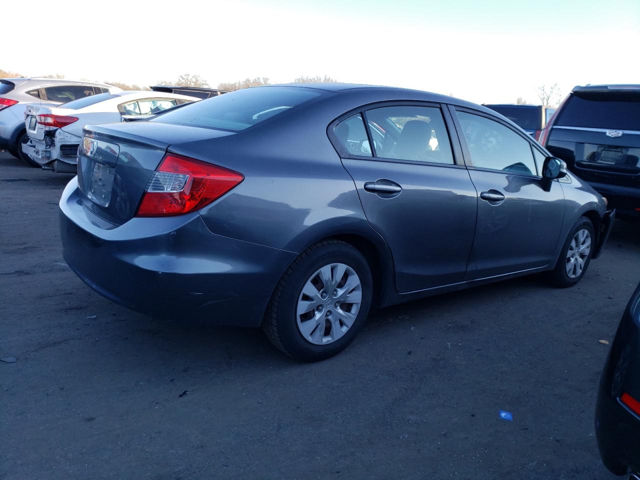 Изображение 3 2012 HONDA CIVIC LX 2012 с VIN 19XFB2F56CE325587