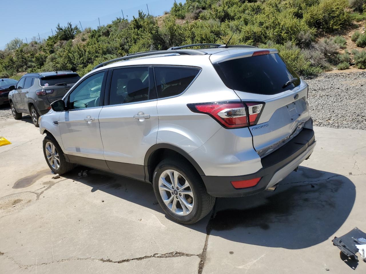 Изображение 2 2017 FORD ESCAPE SE 2017 с VIN 1FMCU9G90HUC02637