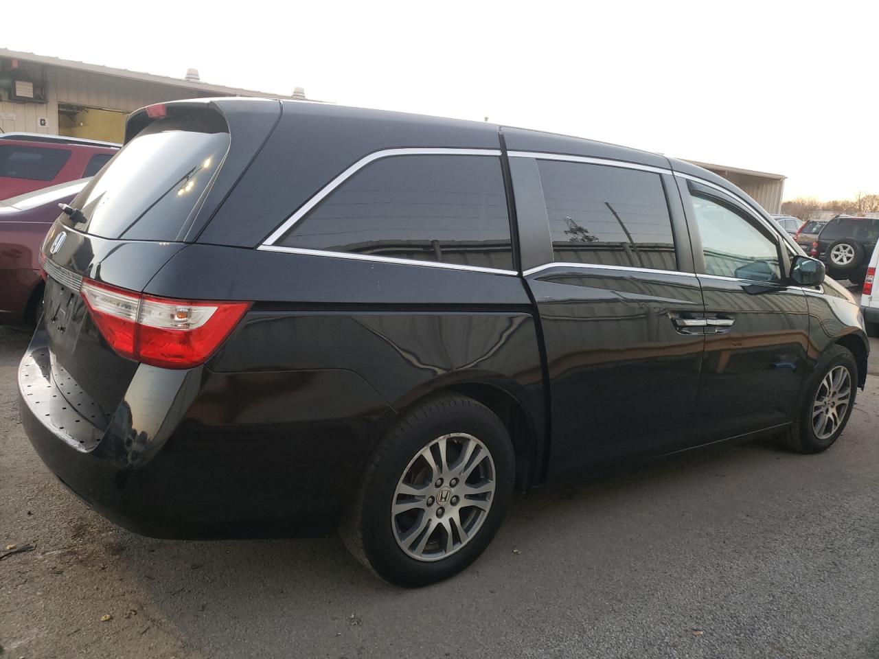 Image 3 of Honda Odyssey Exl 2011 with VIN 5FNRL5H69BB056480