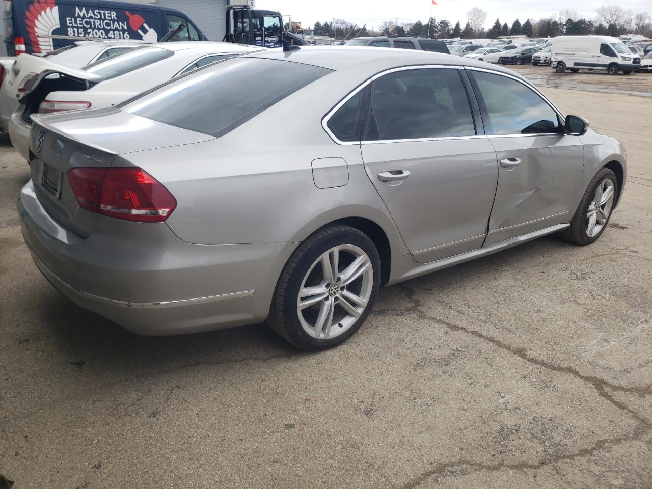 Image 3 of 2014 VOLKSWAGEN PASSAT SE 2014 with VIN 1VWBN7A34EC098349