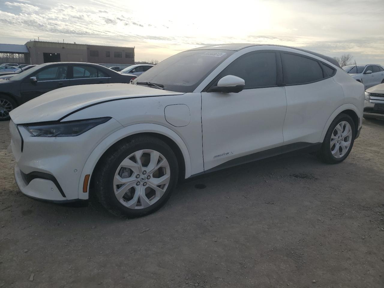 Изображение 1 2022 FORD MUSTANG MACH-E PREMIUM 2022 с VIN 3FMTK3SUXNMA25819