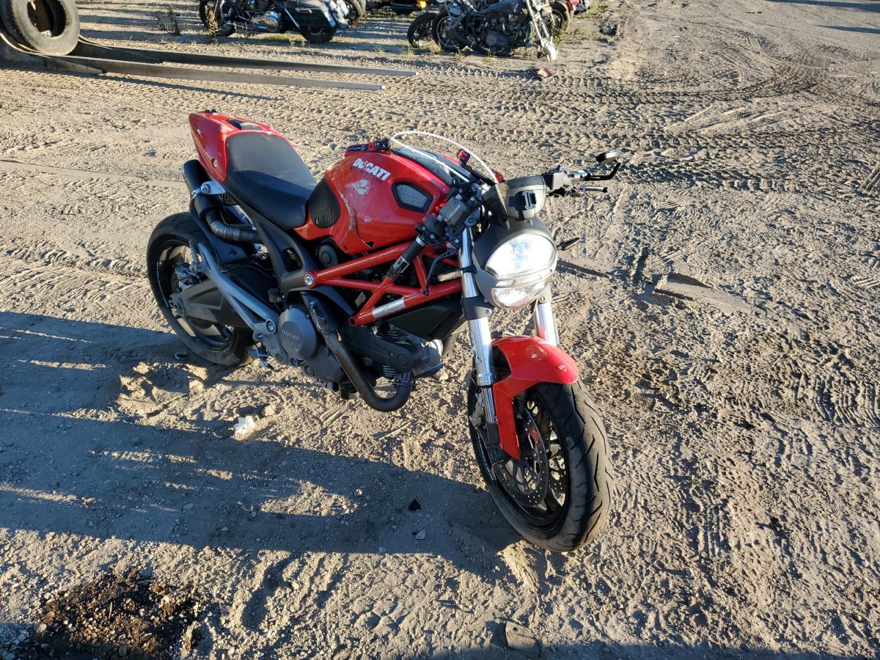 Obraz 1 z Ducati Monster 696 2010 z VIN ZDM1RADN1AB030768