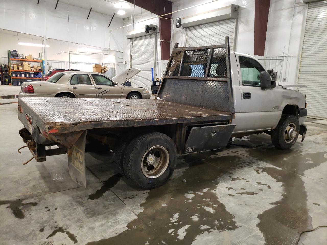 Image 3 of 2004 CHEVROLET SILVERADO K3500 2004 with VIN 1GBJK34254E300884