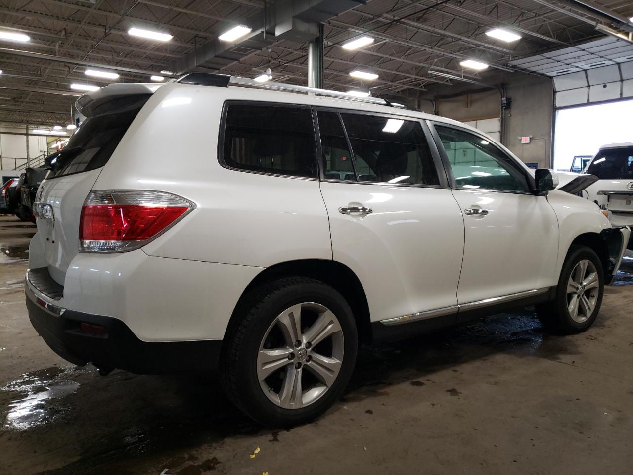 Image 3 of 2013 TOYOTA HIGHLANDER LIMITED 2013 with VIN 5TDDK3EH6DS239910