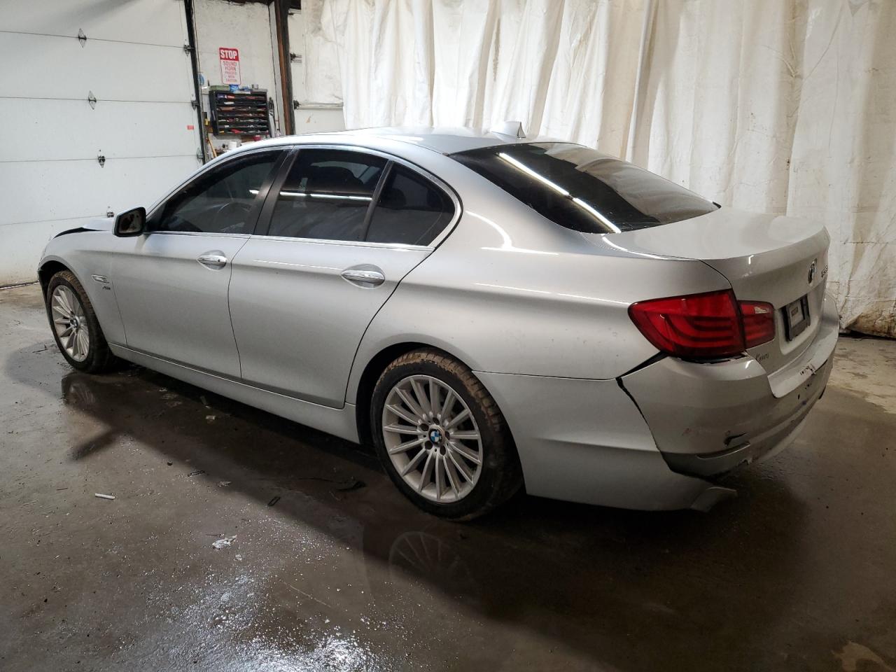 Obraz 2 z 2011 BMW 535 XI 2011 z VIN WBAFU7C53BC878034