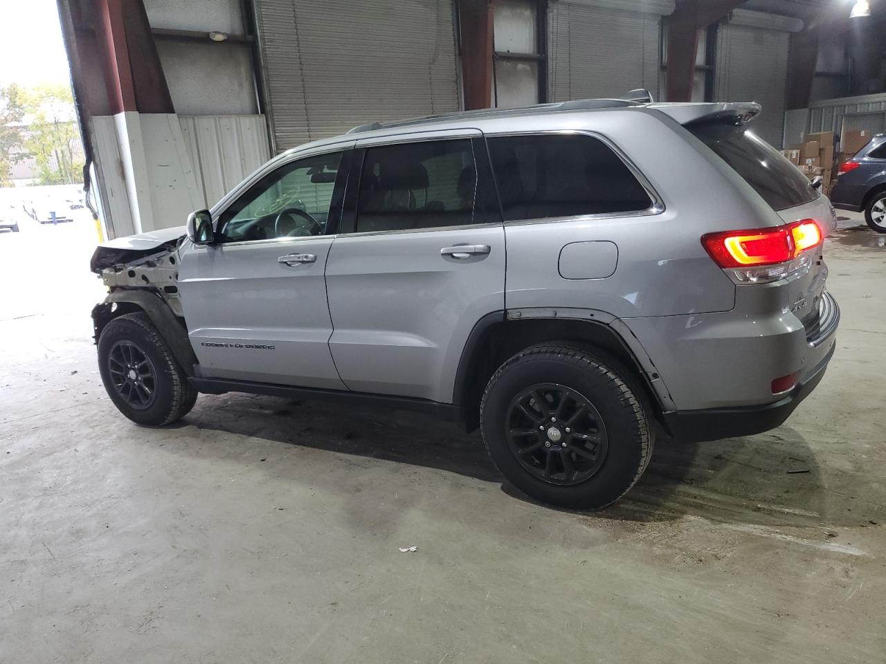 Obraz 2 z 2019 JEEP GRAND CHEROKEE LAREDO 2019 z VIN 1C4RJFAG7KC567715