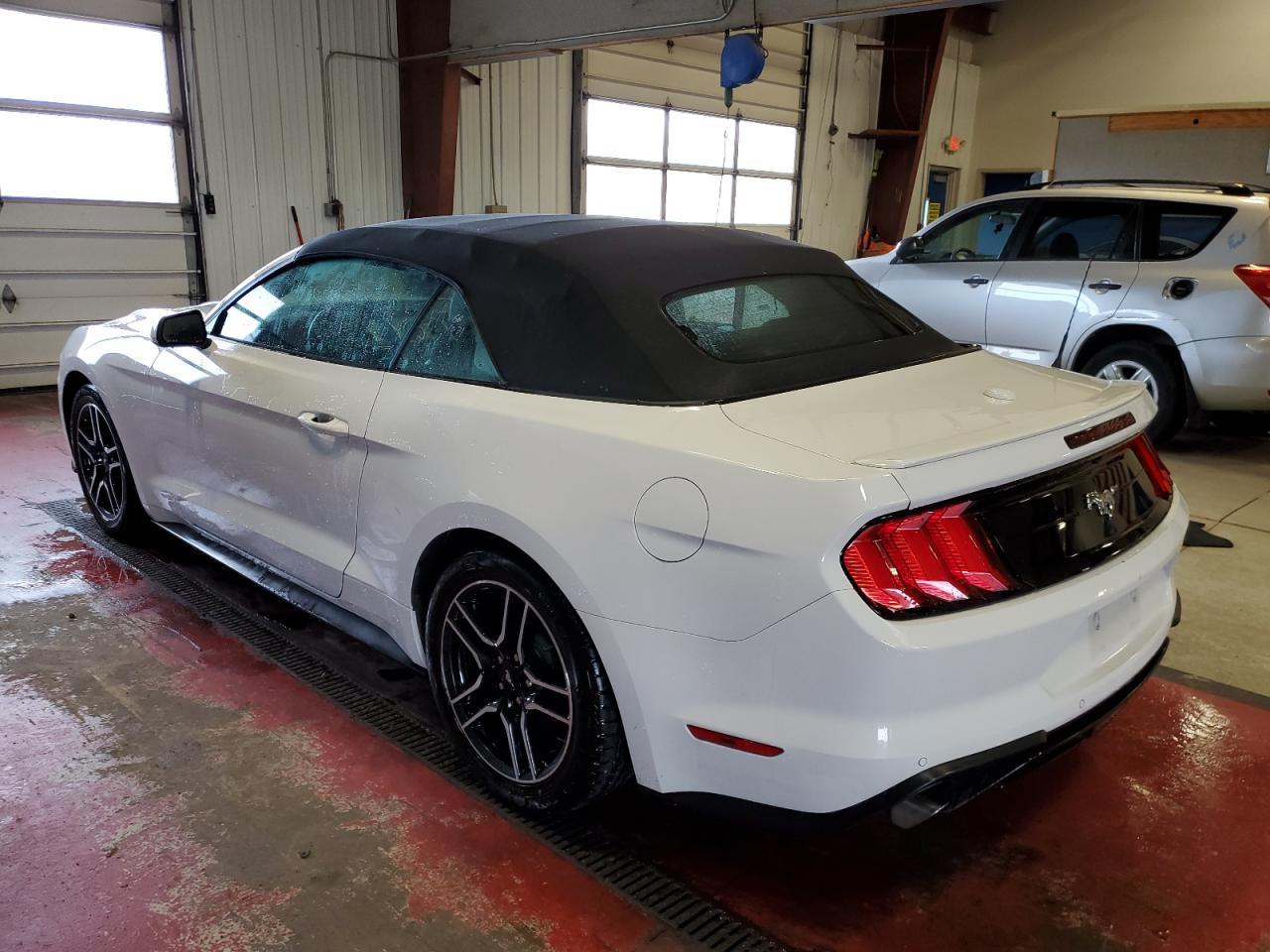 Image 2 of 2022 FORD MUSTANG  2022 with VIN 1FATP8UH8N5119261
