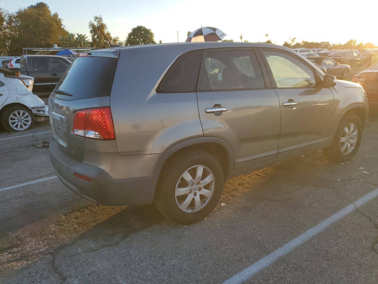 Изображение 3 2013 KIA SORENTO LX 2013 с VIN 5XYKT3A15DG345534