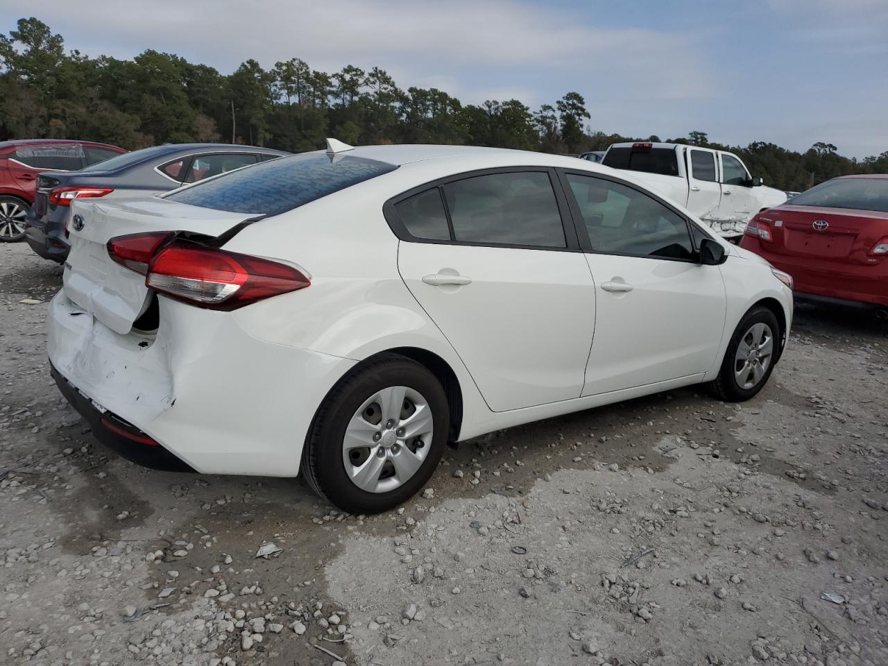 Obraz 3 z 2017 KIA FORTE LX 2017 z VIN 3KPFK4A77HE038058