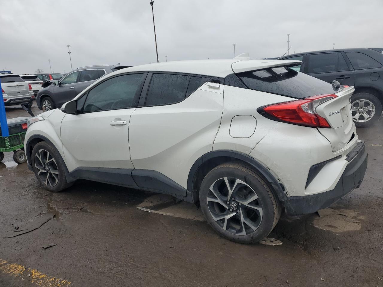Изображение 2 2018 TOYOTA C-HR XLE 2018 с VIN NMTKHMBX3JR065294