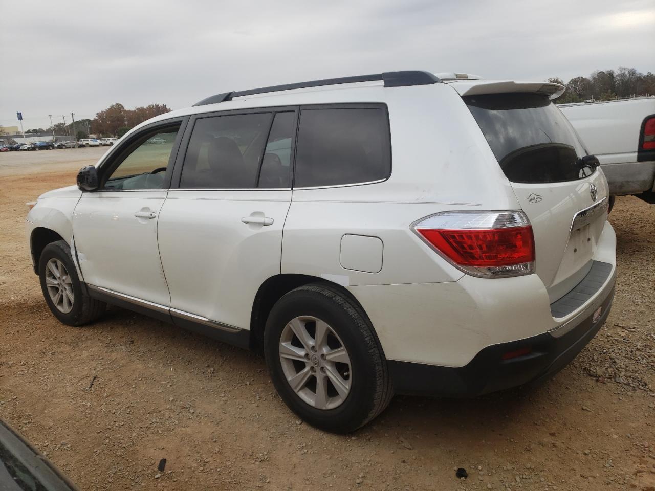 Image 2 of 2013 TOYOTA HIGHLANDER BASE 2013 with VIN 5TDBK3EH5DS178234