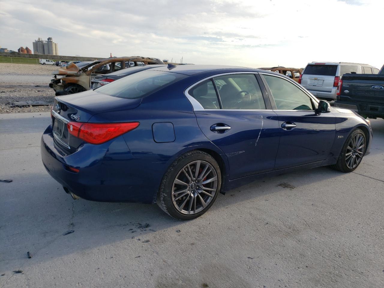 Obraz 3 z 2017 INFINITI Q50 RED SPORT 400 2017 z VIN JN1FV7AR1HM871157