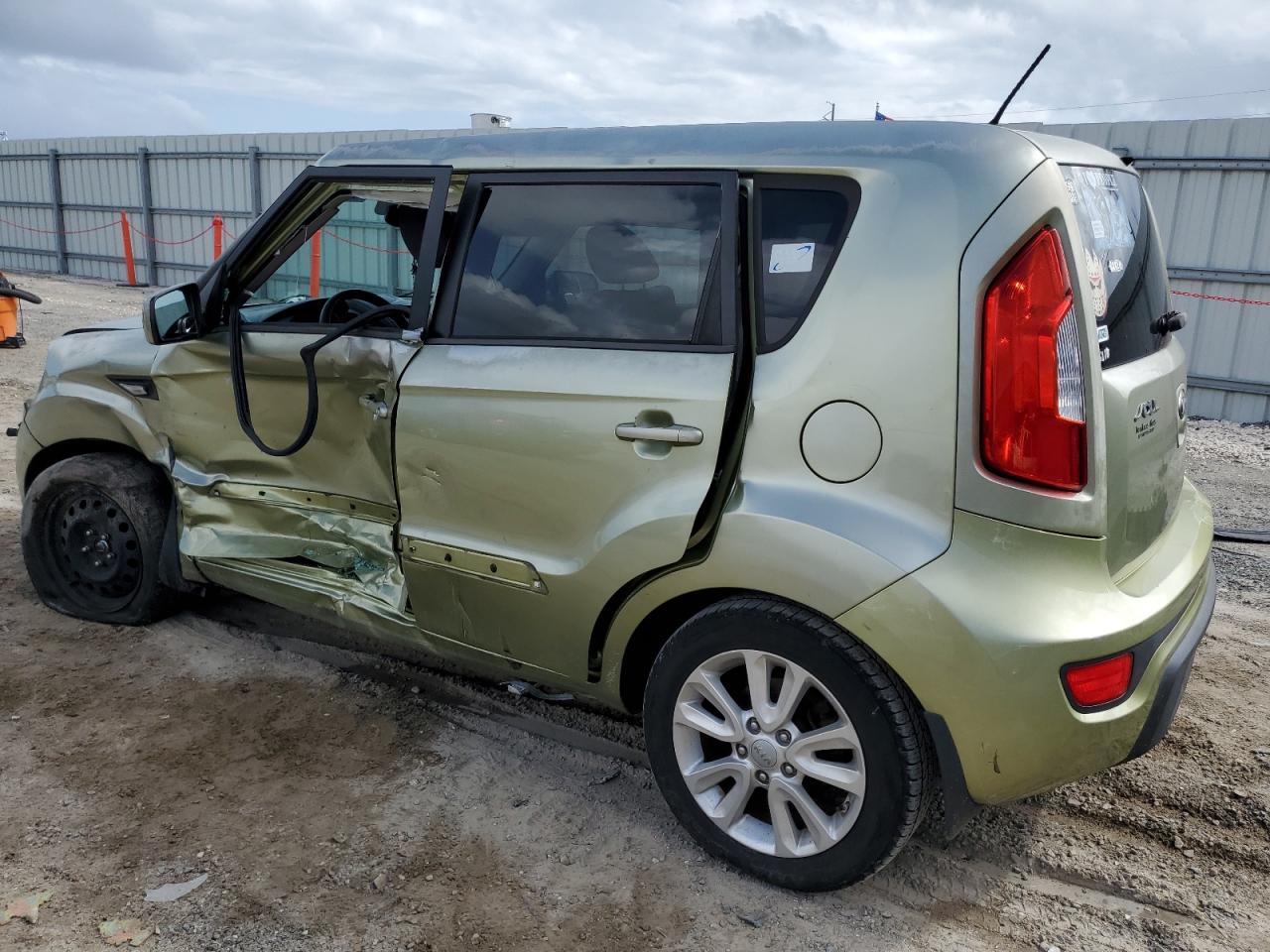 Image 2 of 2013 KIA SOUL  2013 with VIN KNDJT2A56D7540306