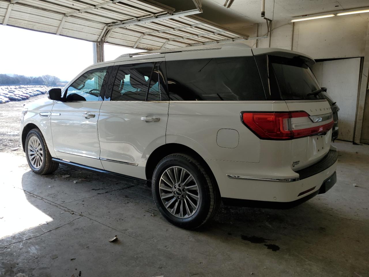 Image 2 of 2020 LINCOLN NAVIGATOR  2020 with VIN 5LMJJ2NT8LEL07495