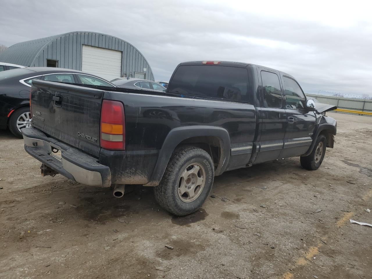 Image 3 of 2002 CHEVROLET SILVERADO C1500 2002 with VIN 2GCEC19T721409815