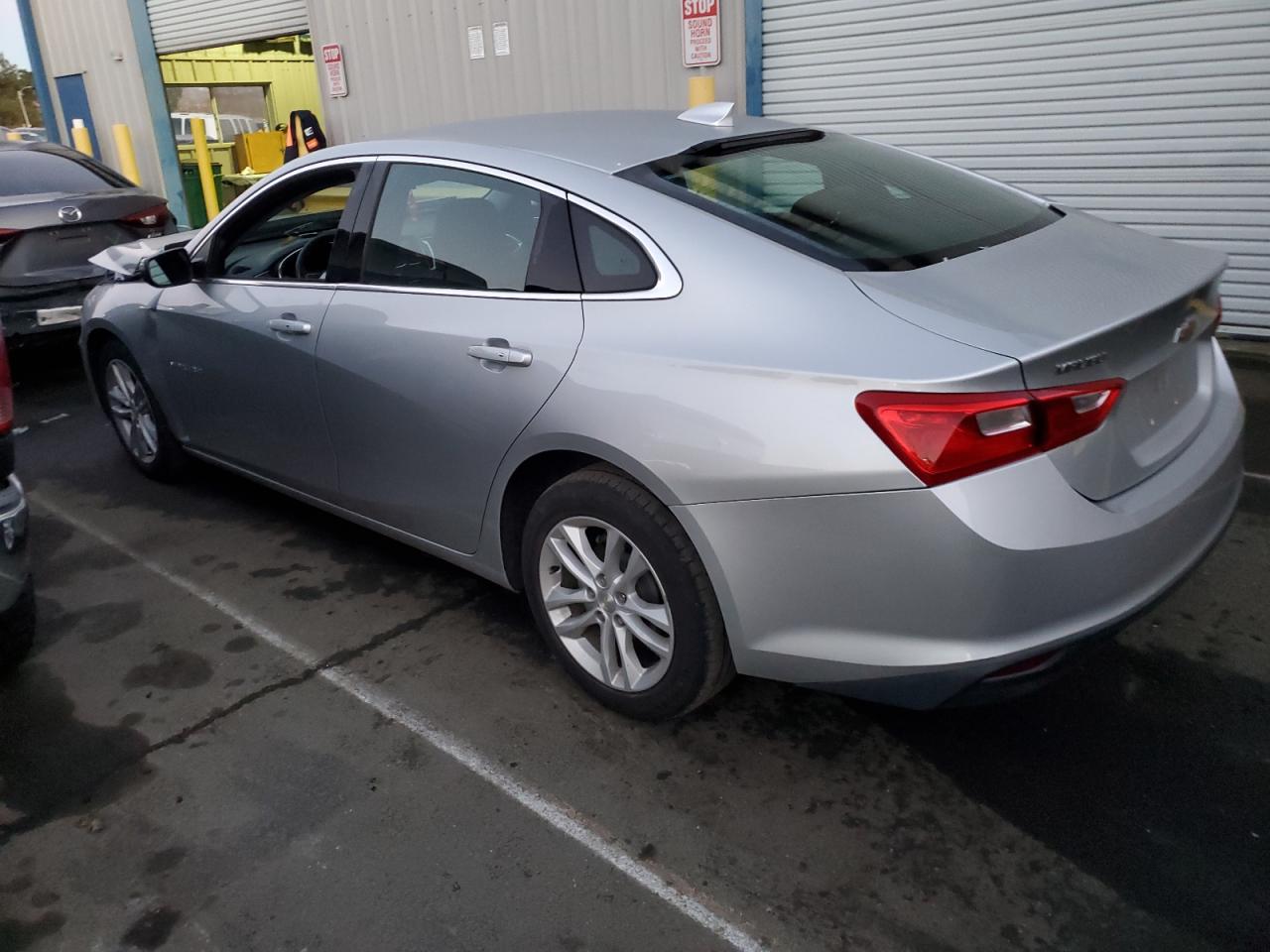 Изображение 2 2018 CHEVROLET MALIBU LT 2018 с VIN 1G1ZD5ST9JF184166