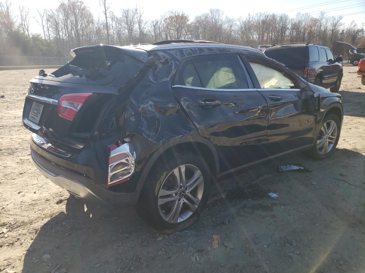 Image 3 of 2019 MERCEDES-BENZ GLA 250 2019 with VIN WDCTG4EB3KU009467