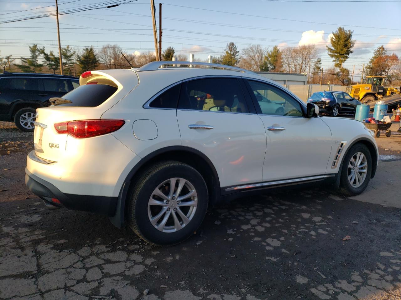 Image 3 of 2015 INFINITI QX70  2015 with VIN JN8CS1MW9FM481285