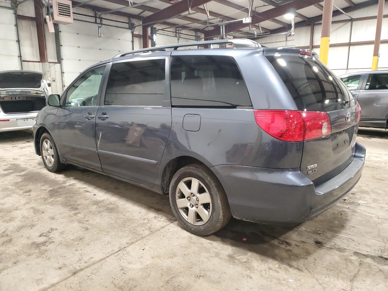 Image 2 of 2008 TOYOTA SIENNA XLE 2008 with VIN 5TDZK22C08S151045
