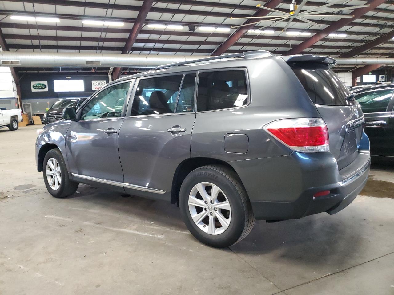 Изображение 2 2011 TOYOTA HIGHLANDER BASE 2011 с VIN 5TDBK3EH8BS052625