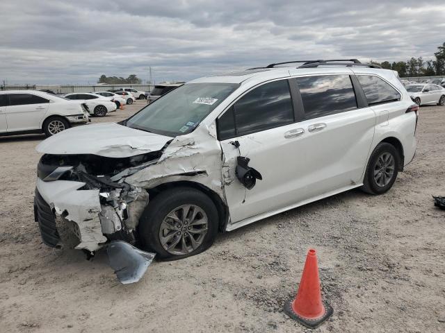 2022 TOYOTA SIENNA XLE 2022 image