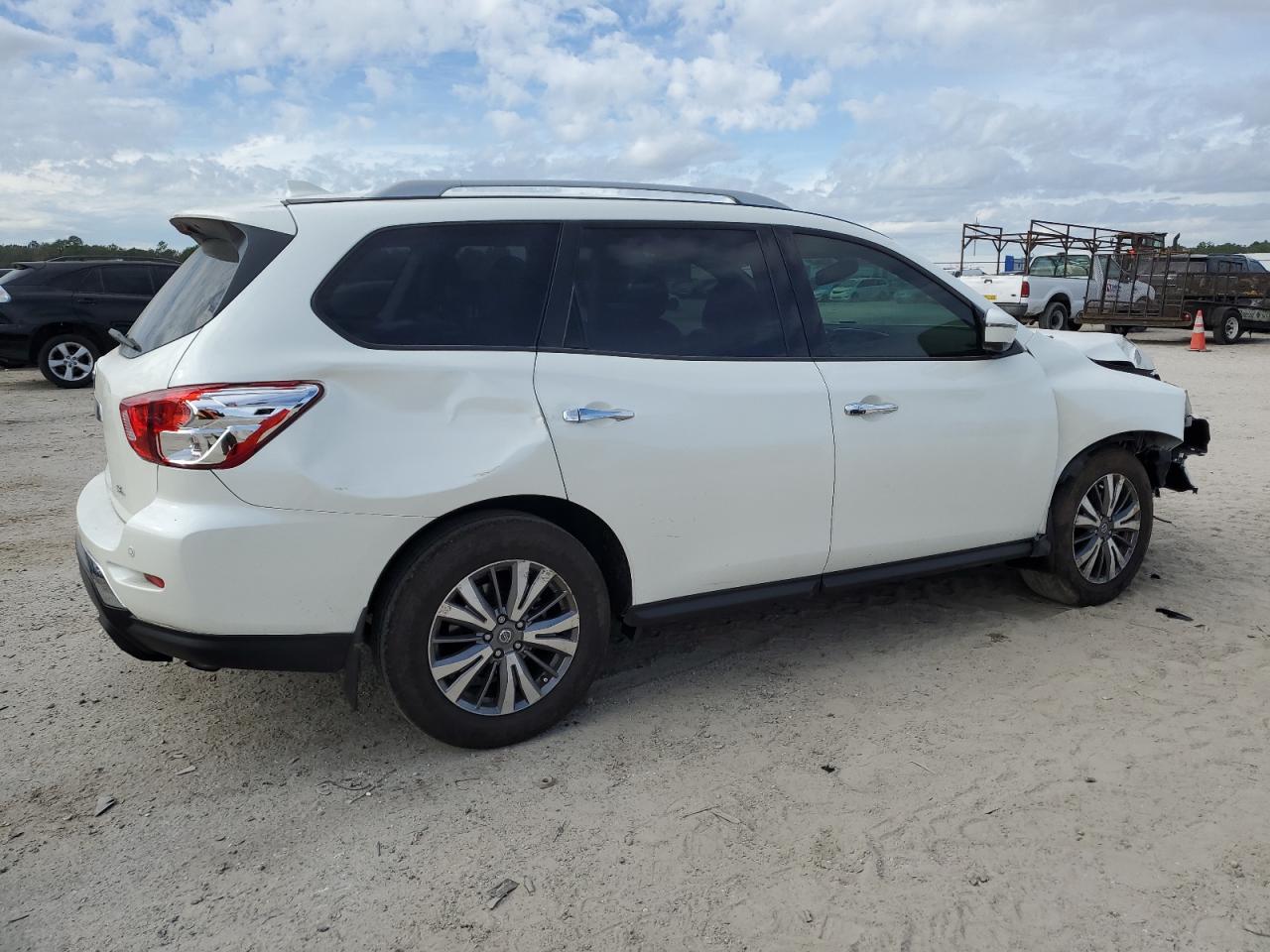 Image 3 of 2019 NISSAN PATHFINDER S 2019 with VIN 5N1DR2MN0KC647293
