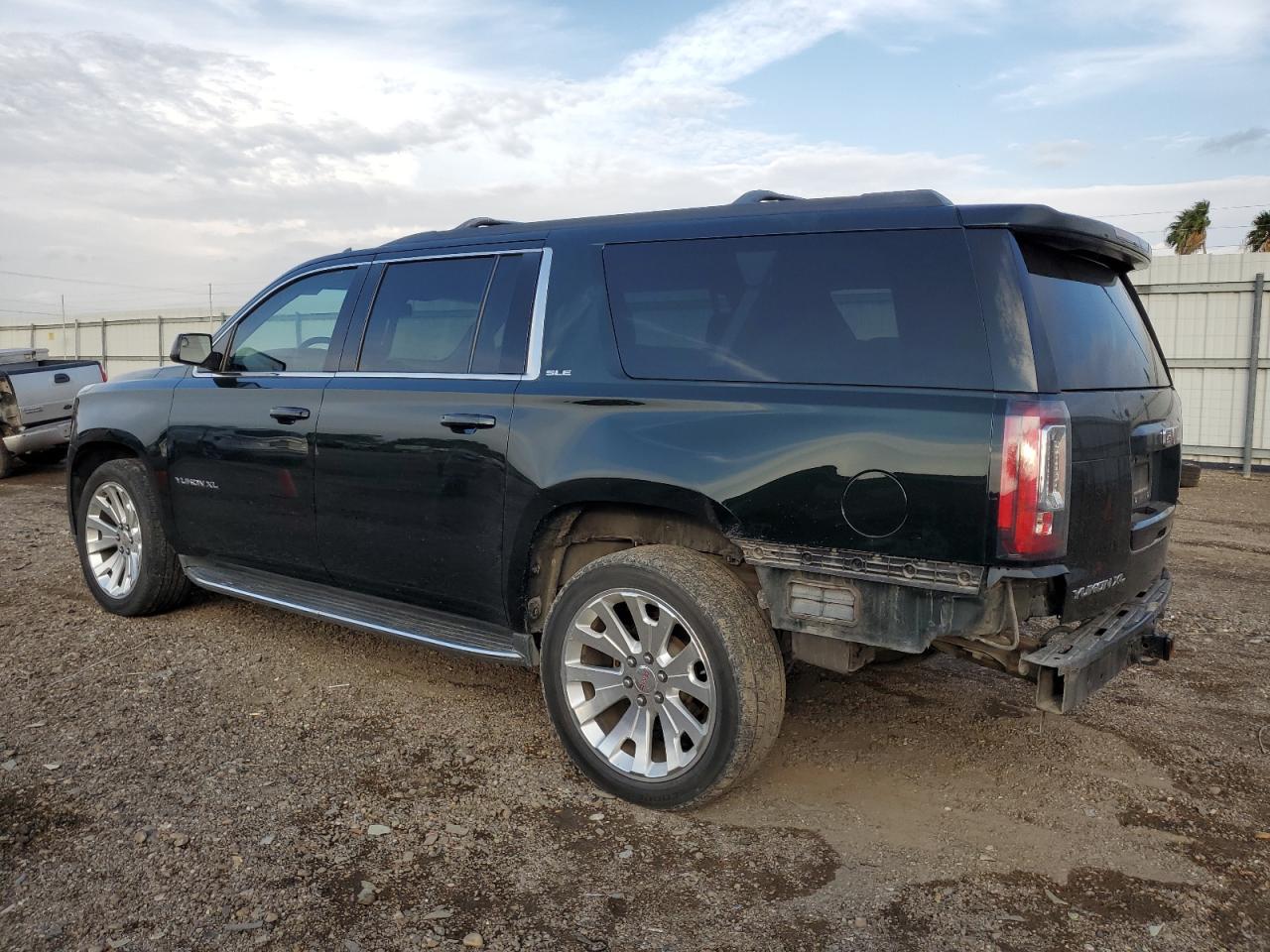 Image 2 of 2016 GMC YUKON XL C1500 SLE 2016 with VIN 1GKS1FKC1GR271515