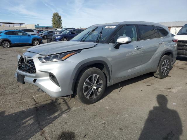 Image 1 of 2021 TOYOTA HIGHLANDER XLE 2021 with VIN 5TDGZRAH2MS064038