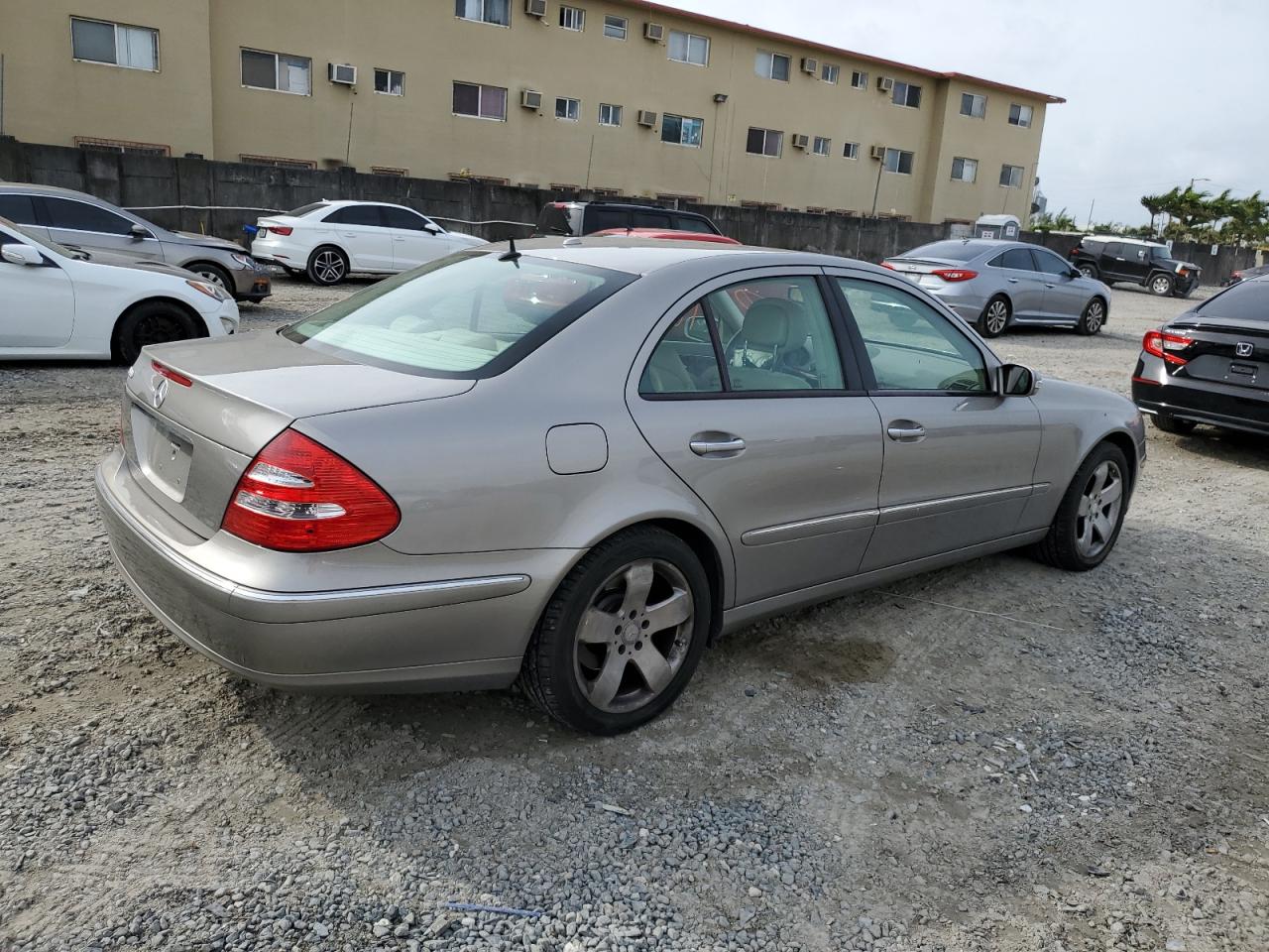 Image 3 of 2006 MERCEDES-BENZ E 500 2006 with VIN WDBUF70J46A899853