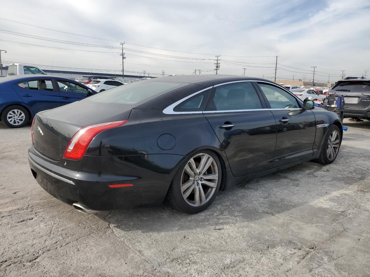 Obraz 3 z 2011 JAGUAR XJL  2011 z VIN SAJWA2GB9BLV07301